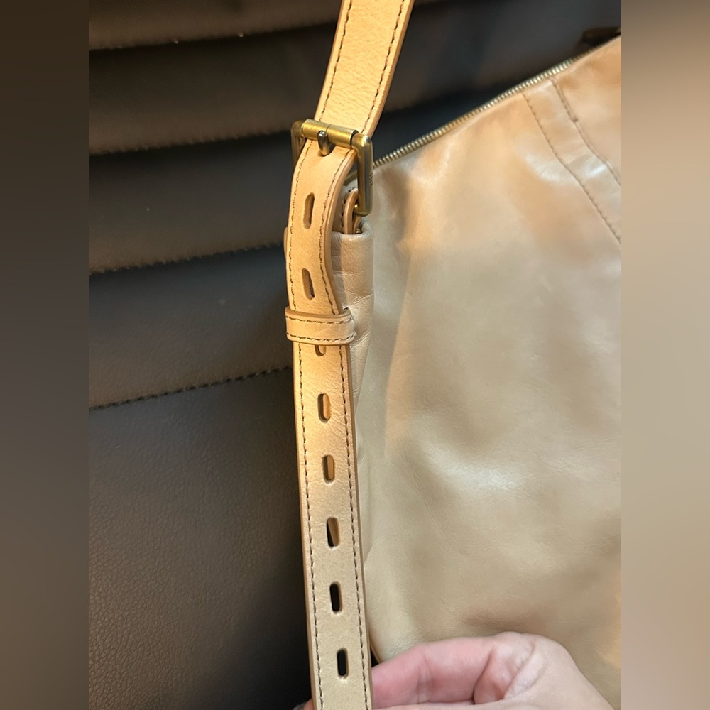 Beige hobo cross body purse - Picture 4 of 16